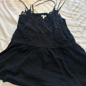 Maurice’s black tank top never warn